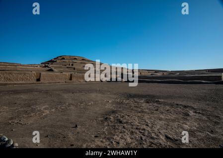 Mura dei vecchi templi inca reperti antichi popolazioni peruviane rovine della città nei deserti vicino a Nazca in Perù Foto Stock