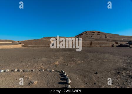 Mura dei vecchi templi inca reperti antichi popolazioni peruviane rovine della città nei deserti vicino a Nazca in Perù Foto Stock