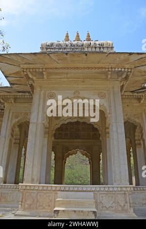 Parte architettonica di Gatore Ki Chhatriyan ( terreno crematorio reale ) , Jaipur, Rajasthan, India Foto Stock