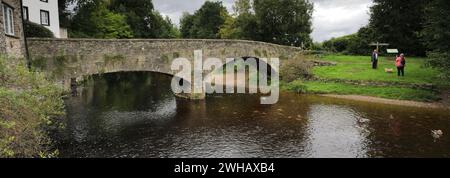 Il ponte del XVII secolo sul fiume Eden, Kirkby Stephen, Cumbria, Inghilterra Foto Stock