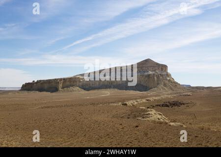 Paesaggio montano di Airakty Shomanai, regione di Mangystau, Kazakistan. Viaggio in asia centrale Foto Stock