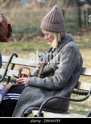 New York, New York, Stati Uniti. 8 febbraio 2024. Naomi Watts sul set del nuovo film "The Friend" l'8 febbraio 2024 a New York. Credito: RW/Media Punch/Alamy Live News Foto Stock