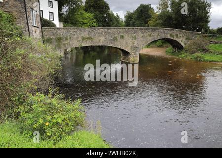 Il ponte del XVII secolo sul fiume Eden, Kirkby Stephen, Cumbria, Inghilterra Foto Stock