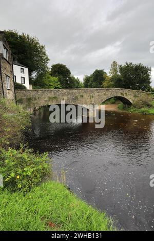 Il ponte del XVII secolo sul fiume Eden, Kirkby Stephen, Cumbria, Inghilterra Foto Stock