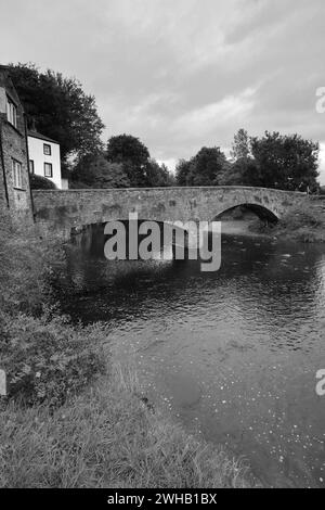 Il ponte del XVII secolo sul fiume Eden, Kirkby Stephen, Cumbria, Inghilterra Foto Stock