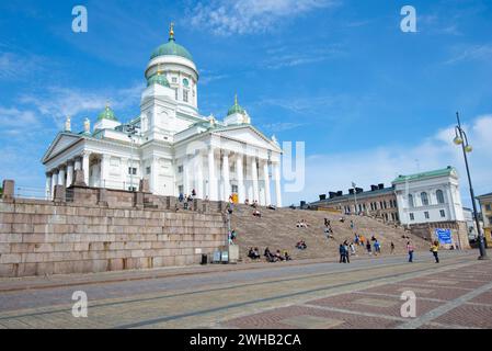 HELSINKI, FINLANDIA - 11 GIUGNO 2017: Il giorno di giugno soleggiato in Piazza del Senato Foto Stock