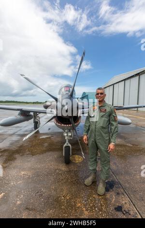 Pilota dell'aeronautica Dominicana di un aereo da caccia Super Tucano presso la base aerea di San Isidro nella Repubblica Dominicana. Foto Stock