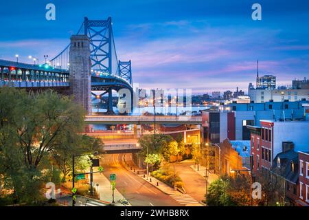 Filadelfia, Pennsylvania, Stati Uniti presso il ponte Benjamin Franklin che attraversa il fiume Delaware. Foto Stock