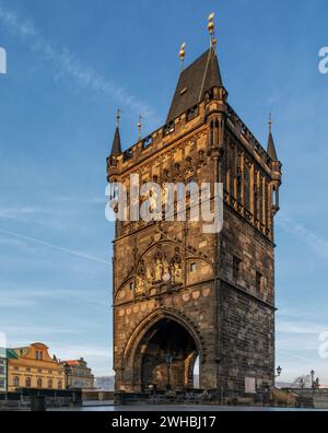 Vecchia Torre sul Ponte di San Carlo a Praga Foto Stock