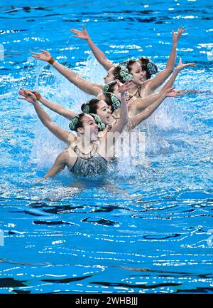 Doha, Qatar. 9 febbraio 2024. Il Team China si esibisce durante la finale di squadra libera dal nuoto artistico ai Campionati mondiali di nuoto a Doha, Qatar, 9 febbraio 2024. Crediti: Xia Yifang/Xinhua/Alamy Live News Foto Stock