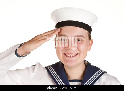 Giovane marinaio che saluta lo sfondo bianco isolato Foto Stock