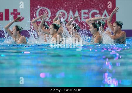 Doha, Qatar. 9 febbraio 2024. Il Team China si esibisce durante la finale di squadra libera dal nuoto artistico ai Campionati mondiali di nuoto a Doha, Qatar, 9 febbraio 2024. Crediti: Xue Yuge/Xinhua/Alamy Live News Foto Stock