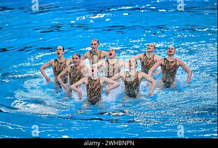 Doha, Qatar. 9 febbraio 2024. Il Team Italia si esibisce durante la finale di squadra libera dal nuoto artistico ai Campionati mondiali di nuoto a Doha, Qatar, 9 febbraio 2024. Crediti: Xia Yifang/Xinhua/Alamy Live News Foto Stock