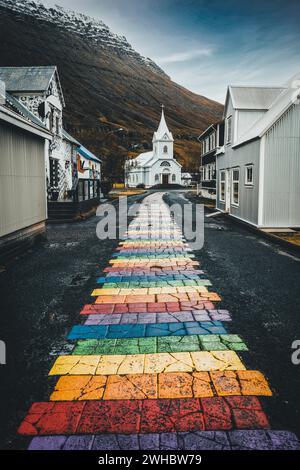 Rainbow Road a Seyðisfjörður, Islanda Foto Stock