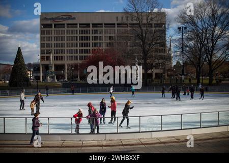 Pista di pattinaggio su ghiaccio Worcester Common a Worcester, Massachusetts, USA, la seconda città più grande del New England. Foto Stock