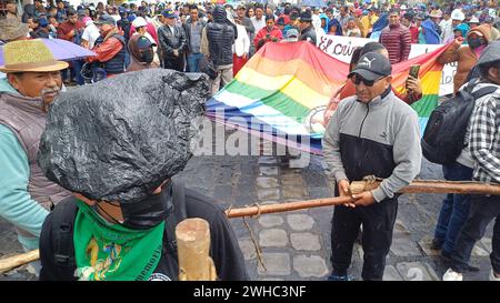 MARCHA-INDIGENA-CONTRA-INSEGURIDAD-TLC Latacunga, viernes 9vde febrero del 2024 Marcha indigena en contra de la inseguridad y del Tratado de Libre Comercio con China. Foto:Rolando Enriquez/API Latacunga Cotopaxi Ecuador POL-MARCHA-INDIGENA-CONTRA-INSEGURIDAD-TLC-028fe1158d3e510b62a3af545972aac7 ** MARCIA INDIGENA CONTRO l'INSICUREZZA FTA Latacunga, venerdì 9 febbraio 2024 marcia INDIGENA CONTRO l'INSICUREZZA e l'accordo di libero scambio con la Cina foto Foto Stock