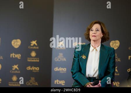 Valladolid. Spagna. 20240209, Sigourney Weaver partecipa a una fotochiamata come vincitore dell'International Goya Award 2024 durante il 38° Goya Awards al municipio il 9 febbraio 2024 a Valladolid, Spagna Foto Stock