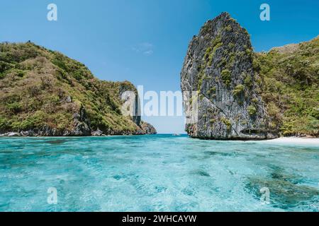 Isola di Shimizu con laguna blu turchese, arcipelago Bacuit, El Nido, Palawan, Filippine, Asia. Foto Stock