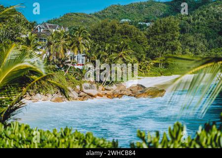 Bella spiaggia esotica Anse Intendance alle Seychelles, isola di Mahe. Destinazione vacanza. Foto Stock