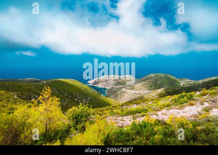 Porto Vromi sull'isola di Zante, blu mare baia del mar mediterraneo, Grecia. Foto Stock