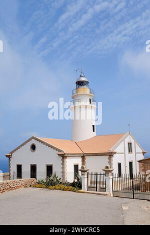 Faro di far de Capdepera, Punta de Capdepera, Cala Rajada, Maiorca, Isole Baleari, Spagna Foto Stock