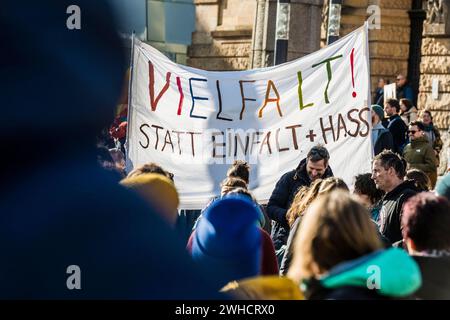 Slogan contro l'estremismo di destra, dimostrazione contro l'estremismo di destra, Friburgo in Brisgovia, Baden-Wuerttemberg, Germania Foto Stock