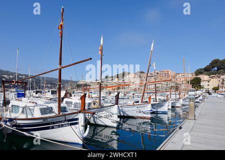 Barche da pesca nel porto, Port De Soller, Maiorca, Isole Baleari, Spagna Foto Stock