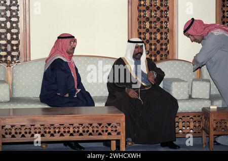 6 marzo 1991 "allora, a che ora arriva questo grande amico?” Il principe ereditario del Kuwait, sua altezza Saad al-Abdullah al-Salim al-Sabah nel Palazzo Bayan a Kuwait City. Foto Stock