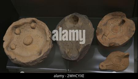 Stampi per lampade a olio di argilla romana. Argilla. II-III secolo d.C. Di provenienza diversa. Museo Archeologico Nazionale. Sofia. Bulgaria. Foto Stock