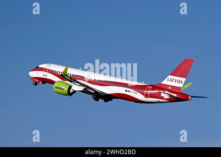 Aircraft Air Baltic, Airbus A220-300, YL-CSL Foto Stock