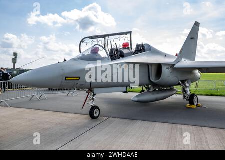 Aeronautica militare Italiana Alenia Aermacchi T-346 Master addestratore militare in mostra all'ILA di Berlino. Germania - 27 aprile 2018 Foto Stock