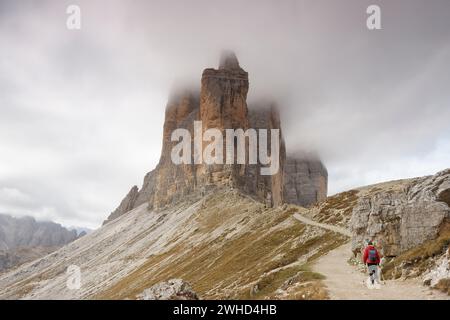 Vista dal sentiero circolare delle tre Cime fino al Paternsattel e ai versanti sud delle tre Cime, Parco naturale delle tre Cime, Auronzo di Cadore, Provincia di Belluno, Alpi, Dolomiti, Dolomiti di Sesto, Veneto, Veneto, Italia Foto Stock