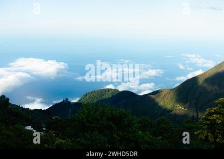 Foto scattata con una fotocamera Sony Alpha 7 II. In Venezuela - Caracas, sulla montagna chiamata Avila. Foto Stock