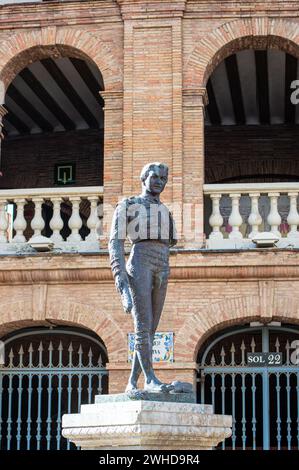 VALENCIA, SPAGNA - 2 FEBBRAIO 2024: Statua di Manolo Montoliu a Valencia, Spagna, il 2 febbraio 2024 Foto Stock