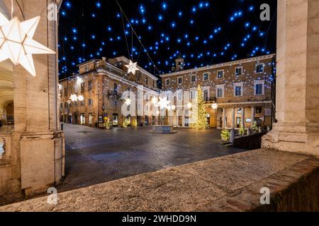 Piazza di Urbino, Natale, Europa, Italia, Marche, provincia di Pesaro Urbino, Urbino Foto Stock
