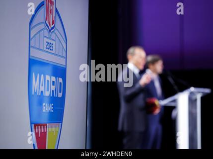 Vicepresidente esecutivo, Club Business, International & League Events, National Football League Peter o'Reilly e Emilio Butragueno, direttore delle relazioni istituzionali del Real Madrid CF, intervengono in una conferenza stampa che conduce al Super Bowl LVIII al Mandalay Bay Convention Center di Las Vegas, Nevada, venerdì 9 febbraio 2024. La NFL è destinata a disputare una partita di stagione regolare a Madrid, in Spagna, nel 2025. I San Francisco 49ers giocheranno con i Kansas City Chiefs nel Super Bowl LVIII all'Allegiant Stadium di Las Vegas, Nevada, domenica 11 febbraio 2024. Foto di John Angelillo/UPI Foto Stock