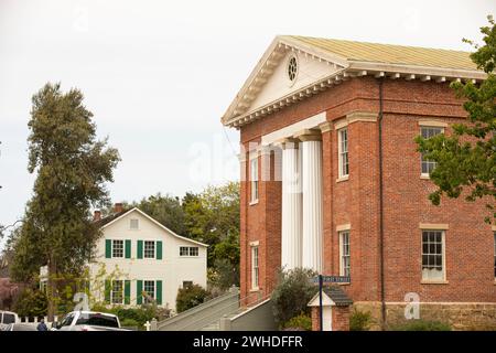 Vista diurna del terzo campidoglio della California, costruito nel 1852, nel centro storico di Benicia, CALIFORNIA, USA. Foto Stock