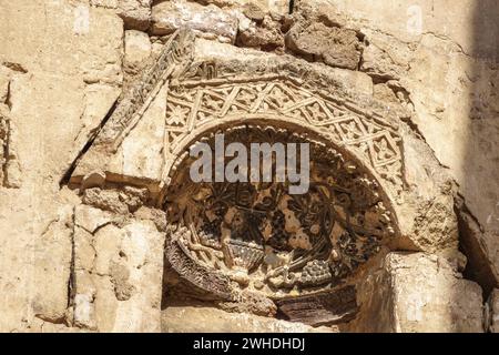 Monastero bianco vicino alla città egiziana superiore di Sohag, nel Medio Egitto Foto Stock