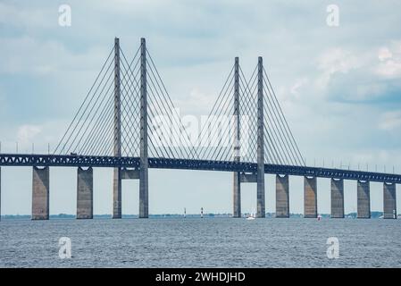 Ponte di Oresund che collega Copenaghen e Malmo in un giorno coperto Foto Stock