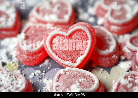 Rote Herz-Bonbons, Valentinstag, Liebe *** dolci a cuore rosso, San Valentino, amore Foto Stock