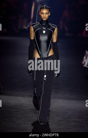 New York, Vereinigte Staaten. 8 febbraio 2024. PUMA Autunno/Inverno 2024 sfilata durante la New York Fashion Week del 2024 febbraio - New York; US 08/02/2024 credito: dpa/Alamy Live News Foto Stock