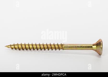 Vite truciolare Torx singola con testa svasata, zincata gialla, fondo bianco, Foto Stock