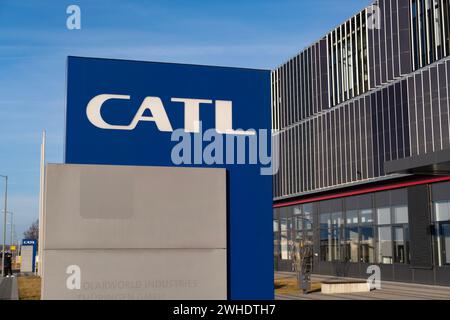 Banner pubblicitario CATL Contemporary Amperex Technology Limited produttore di batterie per veicoli elettrici, sviluppo sostenibile innovazione nella batteria T. Foto Stock