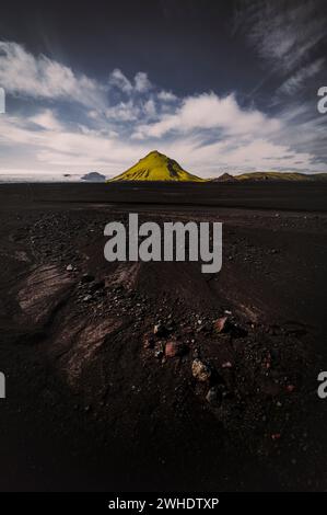 Il vulcano estinto Maelifell negli altopiani meridionali dell'Islanda Foto Stock