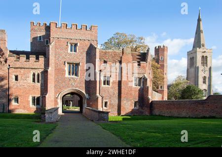 Buckden Towers, Bishops Palace & St Mary's Church, Buckden, St Neots, Cambridgeshire, Inghilterra Foto Stock