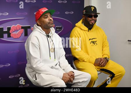 Hollywood, Florida, Stati Uniti. 8 febbraio 2024. Ginuwine e Pleasure P assistono a Jamz Live alla stazione radio 99 Jamz l'8 febbraio 2024 a Hollywood, Florida Credit: Mpi04/Media Punch/Alamy Live News Foto Stock