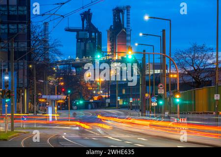 Stahlstandort Duisburg-Bruckhausen, ThyssenKrupp Steel, Hochöfen 8 e 9, an der Kaiser-Wilhelm-Strasse, NRW, Deutschland, Thyssekrupp Steel *** Duisburg Bruckhausen Steel, ThyssenKrupp Steel, altiforni 8 e 9, su Kaiser Wilhelm Strasse, NRW, Germania, Thyssekrupp Steel Foto Stock