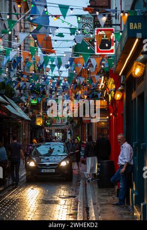 '10.07.2019, Irlanda, Contea di Dublino, Dublino - Dame Lane nel quartiere dei pub Temple Bar, popolare tra la gente del posto e i turisti. 00A190710D229CAROEX.JPG [MOD Foto Stock