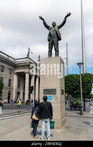 '11.07.2019, Irlanda, Contea di Dublino, Dublino - o Connell Street, la strada più famosa di Dublino in città, con un monumento a Jim Larkin, Irish Trade uni Foto Stock