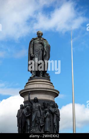 '11.07.2019, Irlanda, Contea di Dublino, Dublino - Monumento di Daniel o Connell (fondatore della Catholic Association 1854) con Monumento alla luce, o Connel Foto Stock